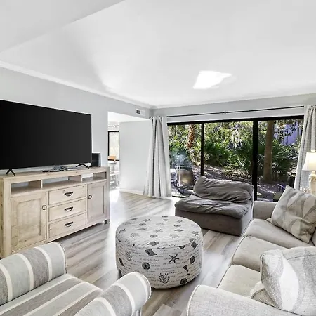 Poolside Beach Villa 2 Bed 2 & One Half Bath-Pet Friendly